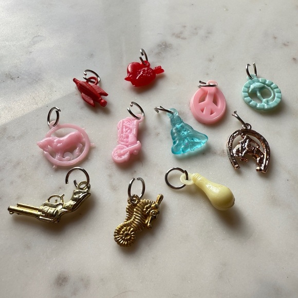 Vintage bulk lot  rare 1960s Cracker Jack Hong Kong Colorful Charm Set various - Picture 1 of 9